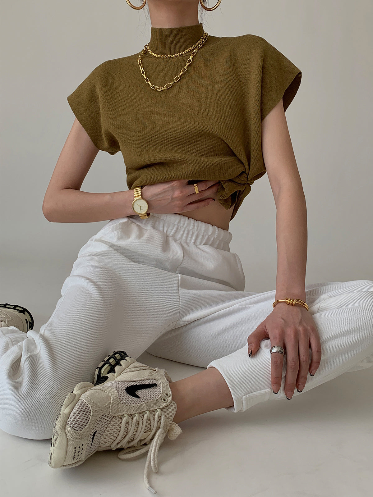 Ärmelloses Stricktop | Hoher Kragen & Fließende Passform | Minimalistisch & Elegant