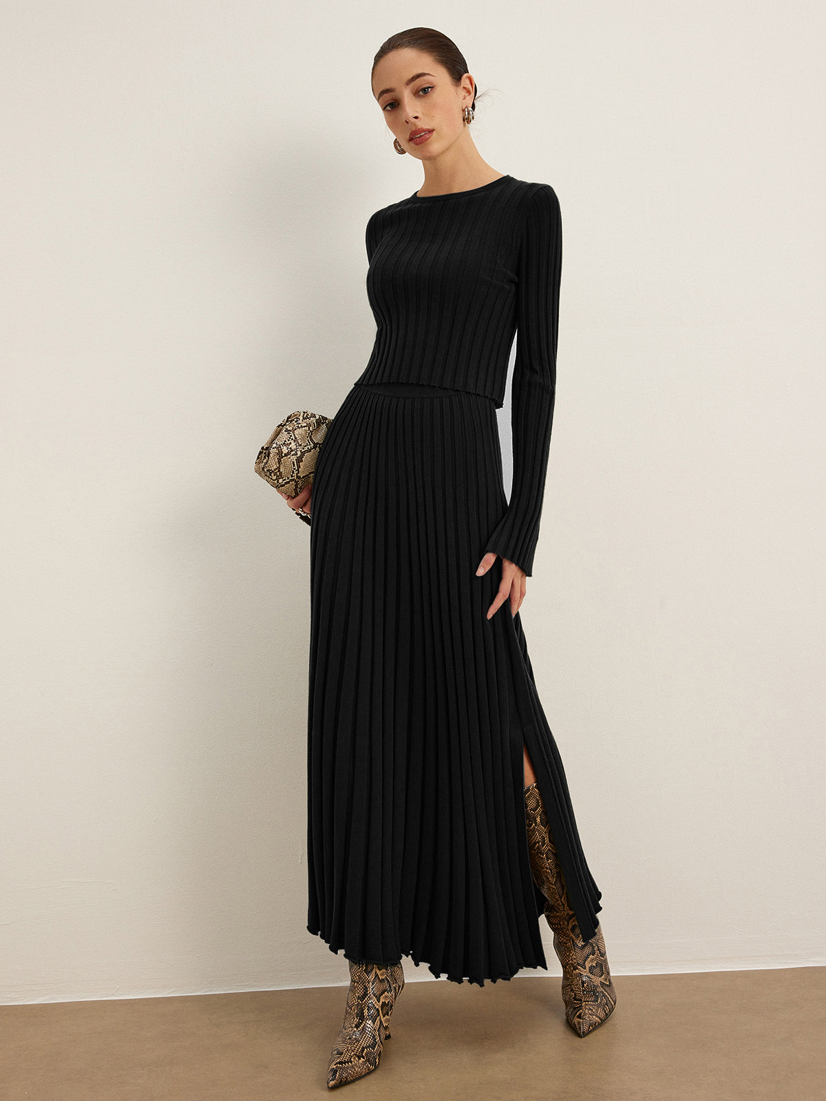 Geripptes Strickset | Langarm-Top & Plisseerock | Elegant & Modern